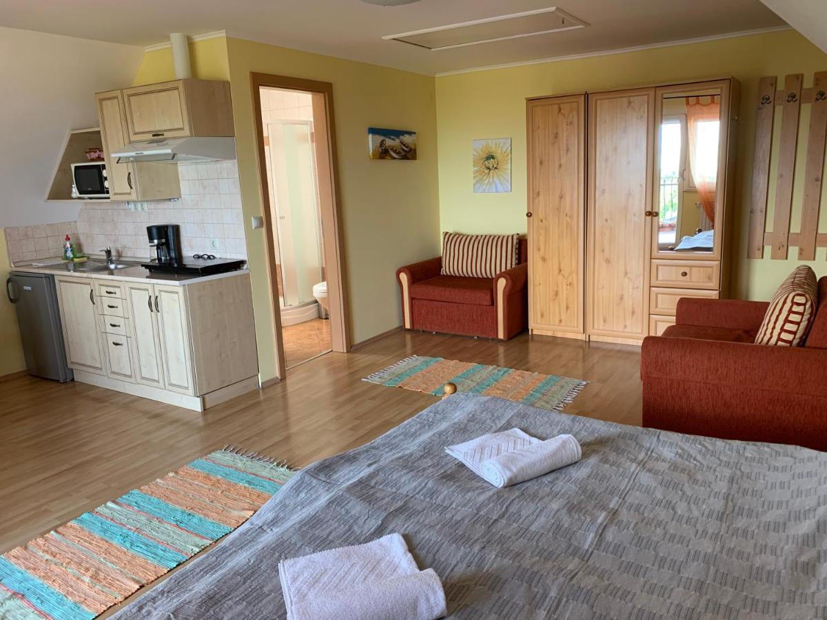 Holidaysport Haus Balatongyörök Buitenkant foto